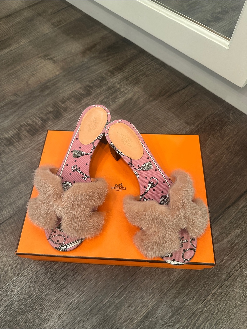 Limited addition hard to find Hermes mink fur oran oasis sandals